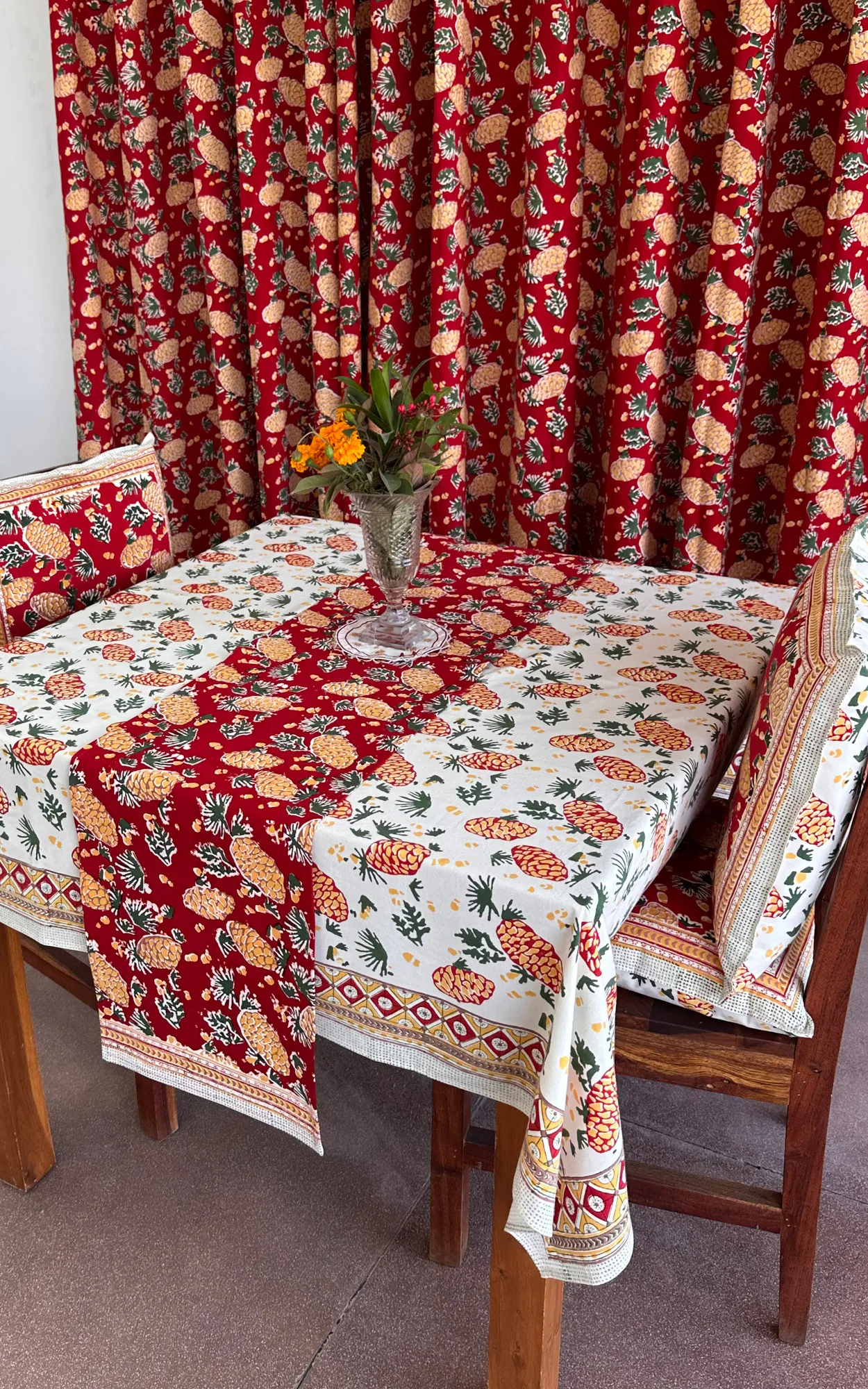 TABLE RUNNER