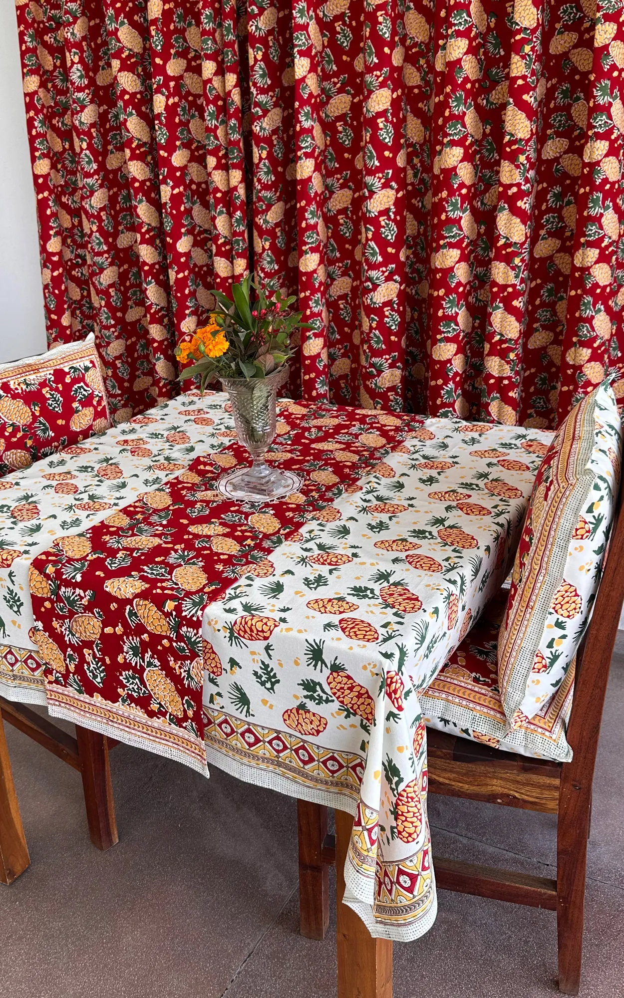 TABLE RUNNER